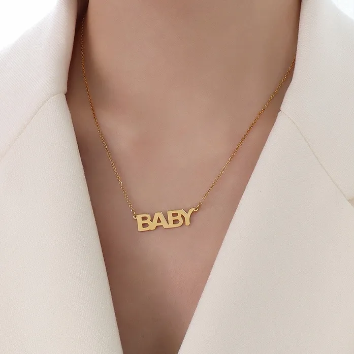 Moda İngilizce mektup bebek kolye kolye titanyum çelik takı 18k altın kaplama paslanmaz çelik kolye renk koruma