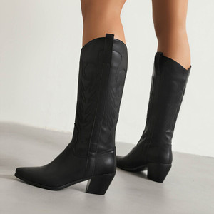 รองเท้าบูทผู้หญิงแบบมีส้นหนา  สำหรับใส่กลางแจ้ง  แบบมีสไตล์  ความยาวปานกลาง  วัสดุมันวาว - Product Image 4