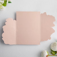 Invitations de mariage exquises en velours rose poudré découpées au laser avec un design floral gaufré élégant, cartes d'invitation de luxe