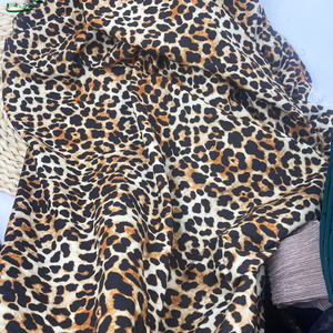 Bán buôn New Arrival 100% polyester Leopard Print mô hình động vật vải cho áo khoác giản dị cho túi xách và Hàng may mặc - Product Image 6