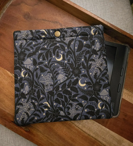 MOQ 50PCS Capa de Neoprene para <span class=keywords><strong>Kindle</strong></span> com Botão e Bolso Frontal para Sublimação - Product Image 3