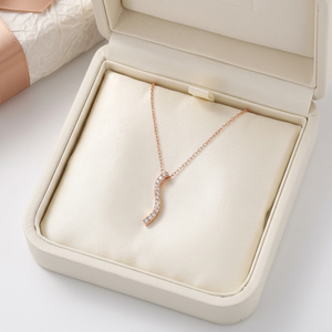 Collier pendentif en or rose 18 carats massif, forme élégante et courbée, serti de diamants naturels véritables, bijou raffiné très populaire pour femme, idéal comme cadeau. - Product Image 5