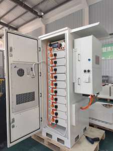 Batterie de stockage d'énergie solaire tout-en-un Watt Solar 50kWh 100kWh 150kWh 200kWh 250kWh pour extérieur WS-HV(50-215K)C, usage industriel et commercial - Product Image 4