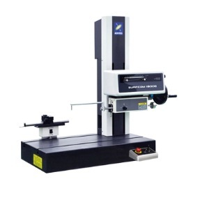 Instrument de mesure multiparamètres Accretech Surfcom 1800G pour l'analyse de la rugosité de surface - Product Image 1
