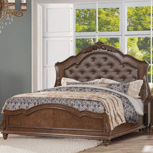 Juego de Muebles de Dormitorio Clásico Americano en Color Marrón Tallado, con Cama de Cuero Acolchada, Cómoda y Mesitas de Noche - Product Image 1