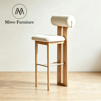 Tabourets de bar modernes pour hôtel, chaise Hippo en bois massif pour salle à manger, tabouret de comptoir rembourré en cuir noir pour cuisine