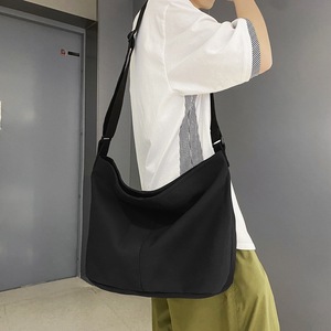 Sac bandoulière pour homme en cuir imperméable de couleur unie noir 8 pouces pour les voyages de loisirs - Product Image 3