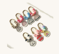 Porte-clés décoratif personnalisable, tendance et simple, en résine florale avec mousqueton d'escalade, porte-clés en cuivre avec mousqueton d'escalade