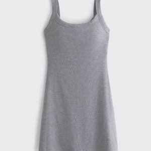 Vente en gros de vêtements de mode personnalisés pour femmes, printemps et été, style décontracté de haute qualité, robe à taille élastique, motif uni - Product Image 5