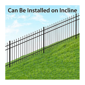 Clôture de chantier en fer forgé personnalisable avec accessoires, installée sur pente - Product Image 2