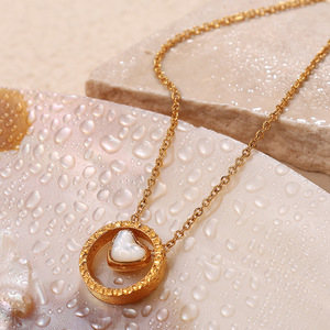 Collar con colgante de concha de agua dulce de acero inoxidable, estilo europeo americano, chapado en oro de 18 quilates, con forma de corazón, para mujer, regalo. - Product Image 2