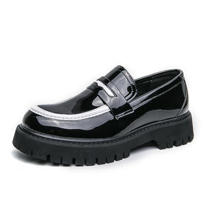 Scarpe da Uomo WITHCOCO, Nuovi Mocassini Taglia Grande, Scarpe <span class=keywords><strong>Casual</strong></span> Slip-On, Stile Britannico con Suola Spessa, in Vera Pelle Lucida per l'Estate - Product Image 1
