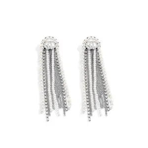 Boucles d'oreilles à chaîne frangée de style mixte minimaliste chic avec fausses perles et pierres CZ