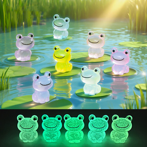 Mini figurines de grenouilles lumineuses qui brillent dans le noir en résine pour micro-terrariums, paysages de mousse, aquariums et jeux cachés - Product Image 1