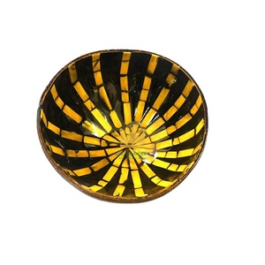 Vente en gros de bols en coquille de noix de coco durables Kinghandicraft, faits à la main, classiques, légers et écologiques pour une cuisine éco-responsable - Product Image 1