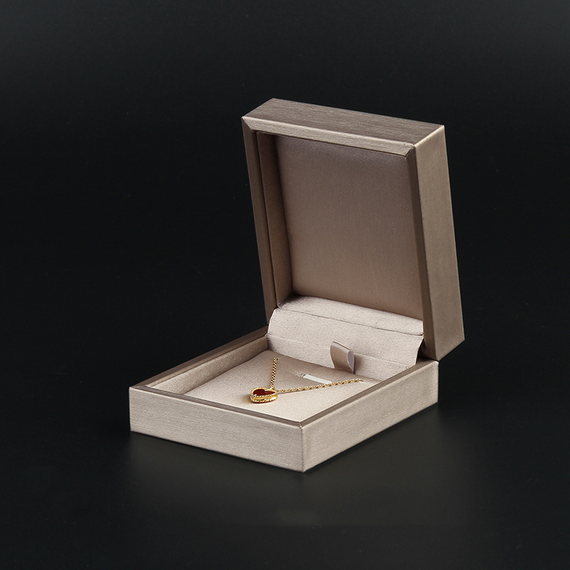 Gold pendant box