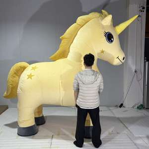 Costume da Mascotte Gonfiabile Unicorno Giallo Chiaro 2,6m Personaggio Colorato per Scuola MOQ 1 Pezzo - Product Image 2