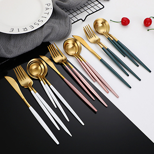Usine d'ustensiles chinoise, style 304, décoration de mariage colorée, <span class=keywords><strong>couverts</strong></span> en acier inoxydable avec manche noir <span class=keywords><strong>mat</strong></span> et finition dorée - Product Image 5