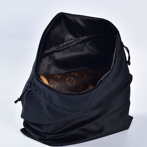 Sac de rangement de luxe en velours noir avec logo personnalisé pour tuiles de mahjong, doublure en satin, idéal pour sacs à main, parfums et cosmétiques - Product Image 2