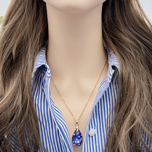 Collier avec pendentif en cristal en forme de cœur irisé Evil Eye, 3,5 cm, pour femmes, à porter au quotidien - Product Image 5