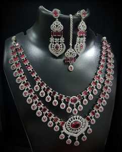 Ensemble de colliers en diamants américains plaqué or Ensemble de bijoux de mariage traditionnels et élégants avec boucles d'oreilles pendantes pour femmes et filles - Product Image 3