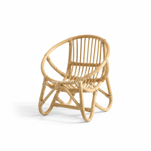 Chaise pour enfants en rotin tressé à la main - Durable et sûre pour les fêtes en cuisine et la décoration intérieure - Product Image 1