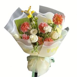 Papier d'emballage floral en plastique translucide OPP imprimé avec des lettres d'amour, design luxueux, 58*58 cm - Product Image 5