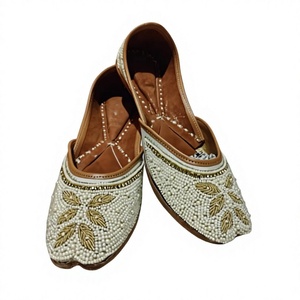 Calzado Cómodo para Niñas BS INTERNATIONAL NAGFT780, Zapatos Tradicionales Elegantes de Cuero Genuino con Bordado Floral y Cierre de Velcro - Product Image 2