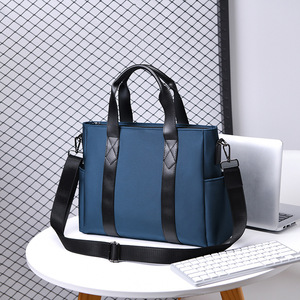 Sac à bandoulière souple personnalisé avec compartiment à fermeture éclair en nylon, design magique, pour homme, grand format, pour ordinateur portable, idéal pour les voyages d'affaires. - Product Image 4