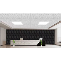 Panneau de plafond en PVC facile à installer, panneau décoratif en PVC de luxe, panneaux de plafond 3D, mur de fond avec détails dorés pour la maison