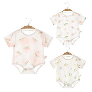 Vente en gros de barboteuses personnalisées pour bébés, vêtements d'été à manches courtes pour bébés, vêtements en coton imprimé naturel pour garçons et filles, vêtements pour bébés - Product Image 1