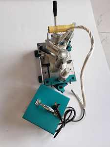 Machine à souder les coins par perforation pour la fabrication <span class=keywords><strong>de</strong></span> fenêtres et <span class=keywords><strong>de</strong></span> portes en <span class=keywords><strong>PVC</strong></span> - Product Image 6