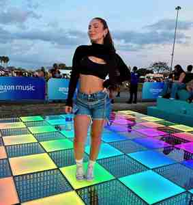 DJ Stage Night Club Pista de baile LED portátil Novela Escenario de boda de vidrio magnético con control DMX blanco cálido para hoteles - Product Image 5