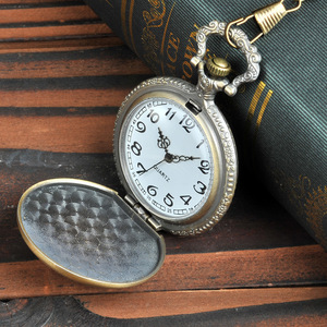 Nouvelle arrivée <span class=keywords><strong>montre</strong></span> de poche rétro en Bronze crâne épée <span class=keywords><strong>à</strong></span> Quartz avec collier chaîne meilleur cadeau pour hommes femmes - Product Image 4