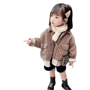 2021 <span class=keywords><strong>manteau</strong></span> en laine de <span class=keywords><strong>mouton</strong></span> motif léopard réversible pour filles et bébés belle veste chaude d'hiver avec poms en peluche coupe ample - Product Image 1