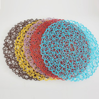 Décor de table évider métallisé or chargeur assiettes tapis vinyle tissé rond PVC napperons pour la réception de mariage de vacances