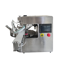 Machine de remplissage et de bouchage entièrement automatique pour sachets à bec verseur, avec alimentation des sachets et bouchage motorisé par servomoteur, pour l'emballage de boissons