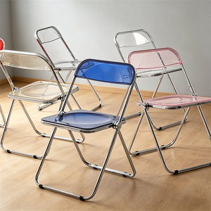 Chaise pliante moderne et contemporaine en acrylique transparent, chaise de salle à manger en plastique pour la maison, l'extérieur, les cafés, les événements et les fêtes - Product Image 5
