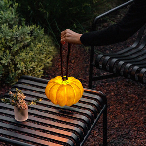 Lámpara de Mesa Portátil Recargable con Diseño de Calabaza Vintage para Jardín, Patio, Luz Nocturna Creativa, Luces Solares de Jardín - Product Image 1