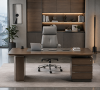 Chaise de bureau de direction en cuir à dossier haut avec accoudoirs rembourrés, base pivotante chromée, chaise de bureau de direction en gros