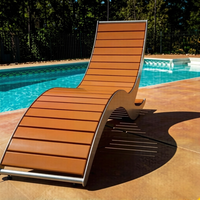 Chaise de plage en bois moderne en forme de S avec structure en aluminium moulé pour patio extérieur