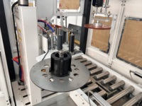Scelleuse de détection de dimensions intelligente Poshysmart, machine d'emballage rotative entièrement automatique pour boîtes en mousse