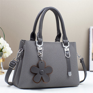 Bolso de Mano con Textura Tejida y Logotipo Personalizado para Mujer, Elegante Bolso Tipo Satchel con Asa y Adorno de Flor Desmontable, Bolso Bandolera Ajustable - Product Image 4