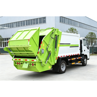 Camion de voirie léger ISUZU ELF 8m³ à chargement arrière avec compacteur pour la collecte des déchets urbains