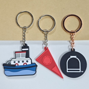 Llaveros de Plástico con Logotipo Personalizado, Llaveros de Moda de PVC, Llaveros de Silicona Suave en 2D y 3D - Product Image 3