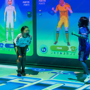 Projecteur interactif de projection immersive 3D sur sol pour jeux de mapping, adapté aux stades de football en intérieur et aux divertissements sportifs - Product Image 3