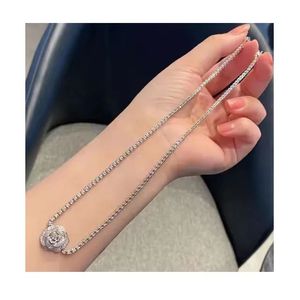 Collar de Camelia de Oro Sólido de 18K Xinfly para Mujer, con Diamantes Naturales de 2.50ct-2.80ct, Estilo Clásico para Boda o Fiesta - Product Image 1