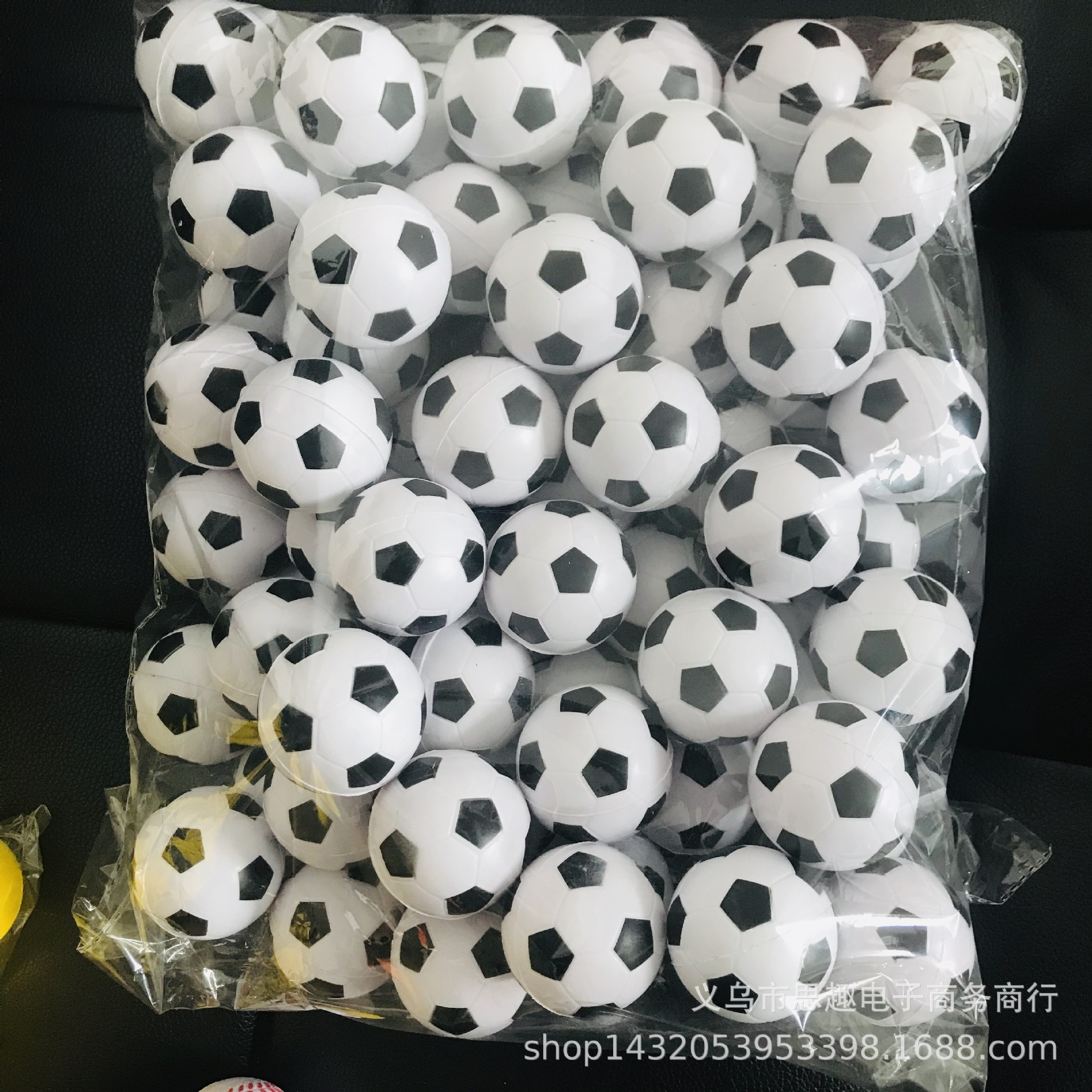 Ballon de football - diamètre 4 cm