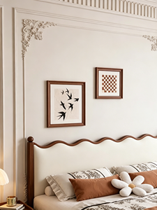 Cadre de lit en bois de frêne massif de qualité supérieure, tête de lit capitonnée ondulée de style vintage français avec détails sculptés, mobilier de chambre stable en bois pour la maison - Product Image 2