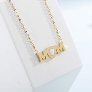 Collar Personalizado de Acero Inoxidable 316L para Mamá, con Piedra Natural en Forma de Corazón, Chapado en Oro, con Letra y Nombre - Product Image 5